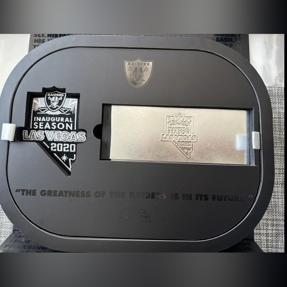 Las Vegas Raiders 2020 Allegiant Stadium Inaugural Season Ticket Gift Box - Picture 3 of 16